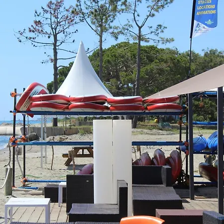 Maison Pieds Dans L'eau, Vue Panoramique, Bord De Mer Et Sur La Plage فيلة