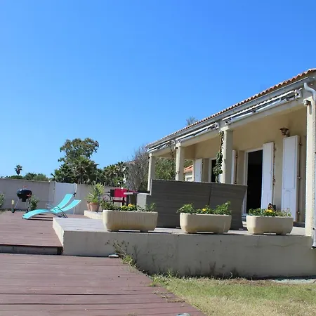 Maison Pieds Dans L'eau, Vue Panoramique, Bord De Mer Et Sur La Plage * سان-نيكولاو