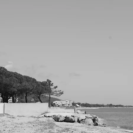 Maison Pieds Dans L'eau, Vue Panoramique, Bord De Mer Et Sur La Plage فيلة سان-نيكولاو