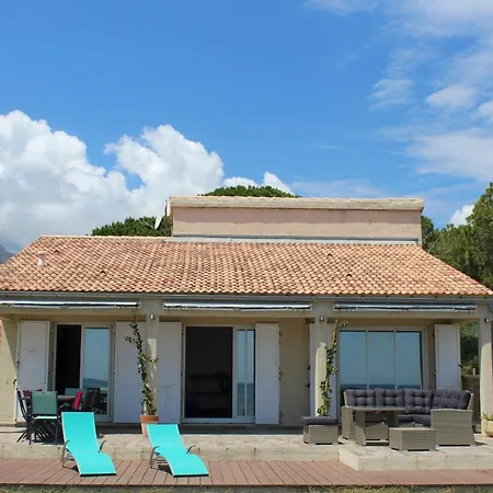 Maison Pieds Dans L'eau, Vue Panoramique, Bord De Mer Et Sur La Plage *