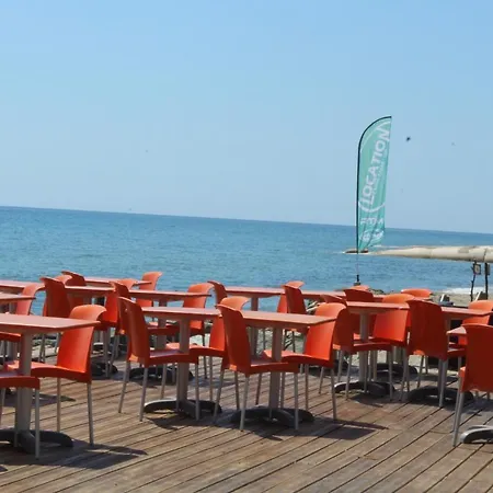 Maison Pieds Dans L'eau, Vue Panoramique, Bord De Mer Et Sur La Plage * سان-نيكولاو