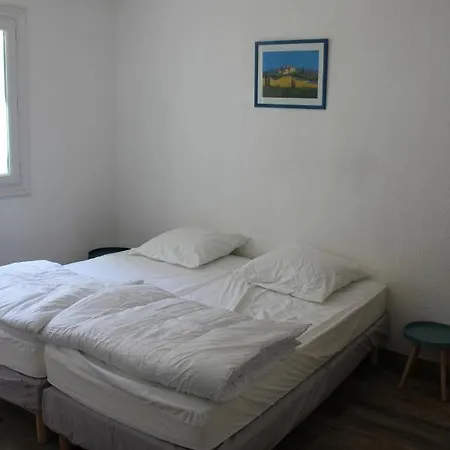 Maison Pieds Dans L'eau, Vue Panoramique, Bord De Mer Et Sur La Plage *
