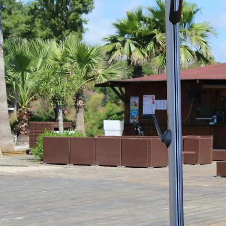 Maison Pieds Dans L'eau, Vue Panoramique, Bord De Mer Et Sur La Plage San-Nicolao