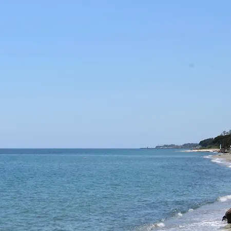 Maison Pieds Dans L'eau, Vue Panoramique, Bord De Mer Et Sur La Plage *