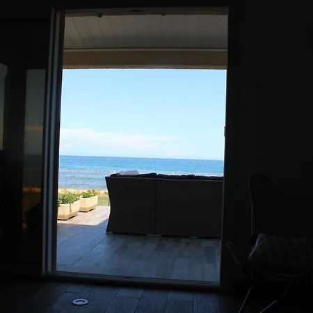 Villa Maison Pieds Dans L'eau, Vue Panoramique, Bord De Mer Et Sur La Plage *